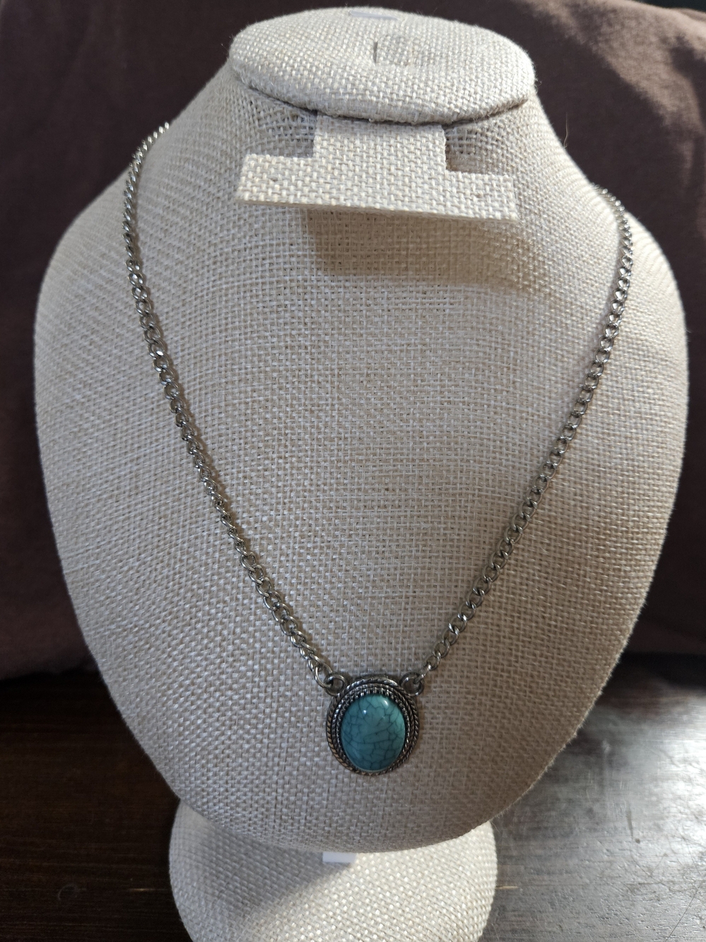 Source Unknown Silver-Tone Necklace with Turquoise Oval Pendant
